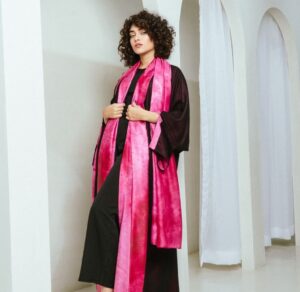 Abaya lined with bright pink chiffon and silk